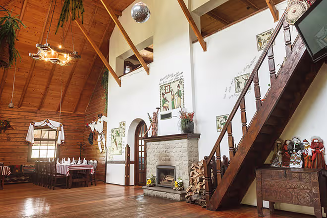 Ресторан Гуцульська ґражда — екстер'єр